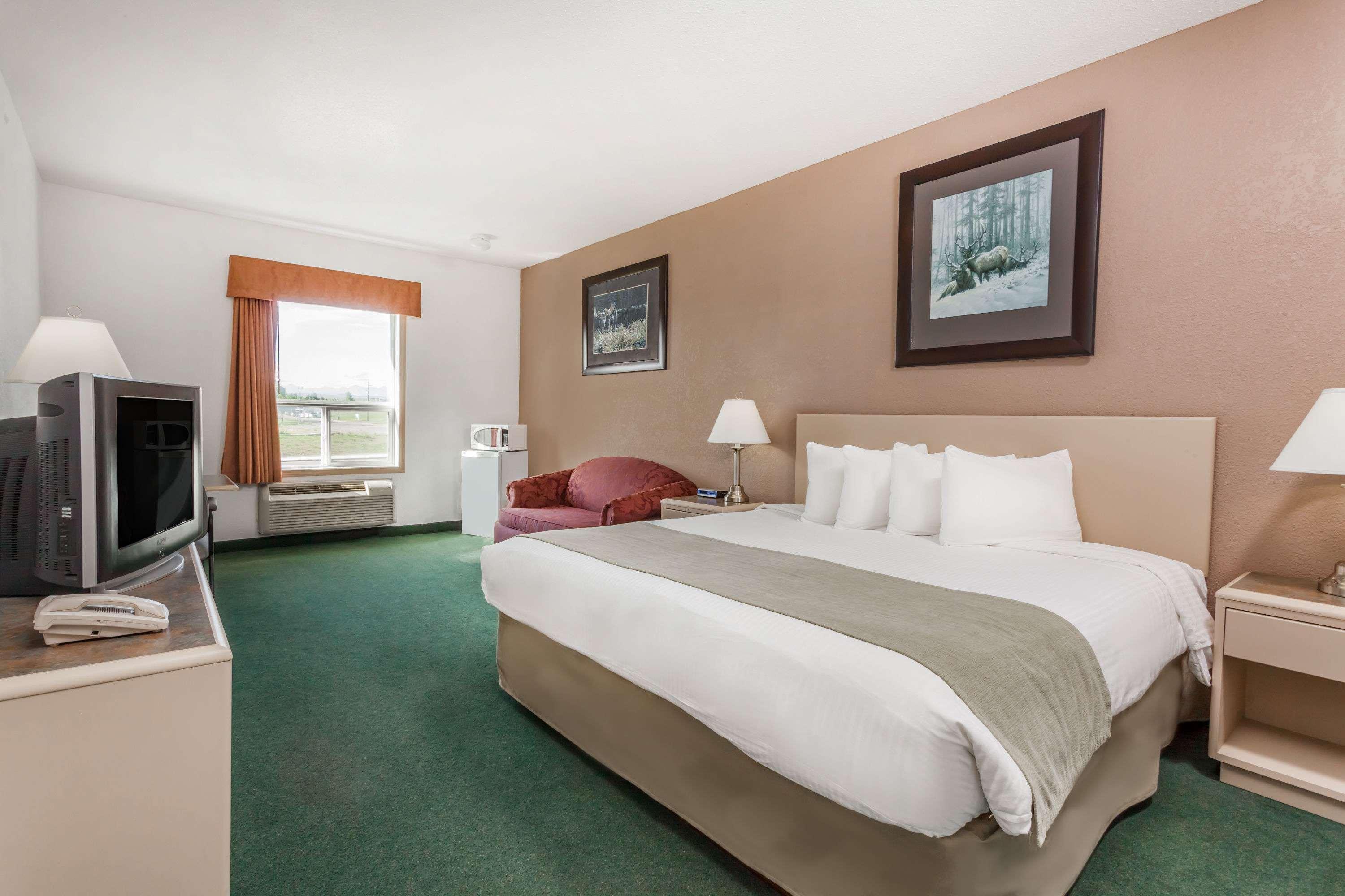 Super 8 By Wyndham Ab Motel 2*