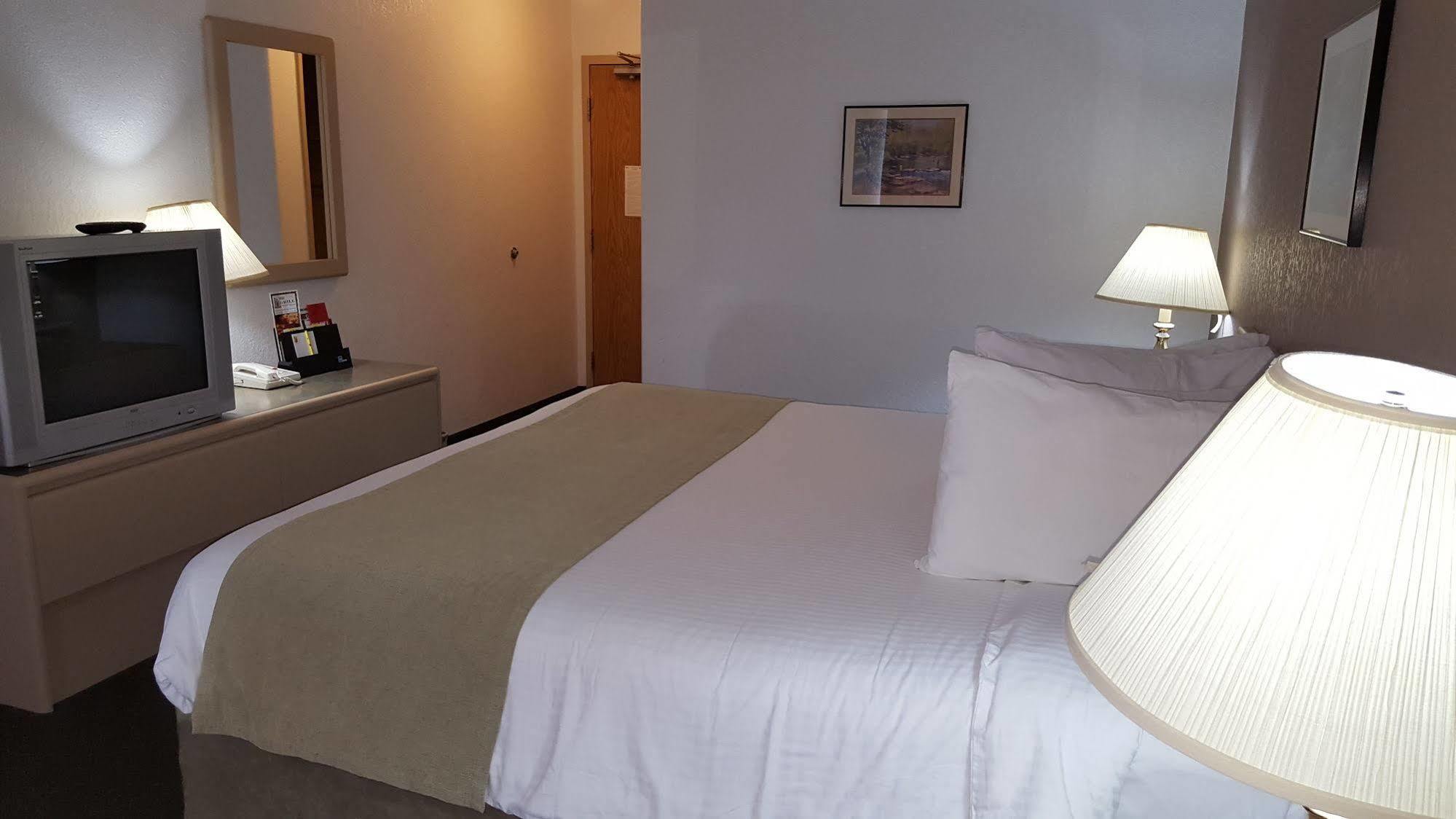 Super 8 By Wyndham Ab Motel 2*