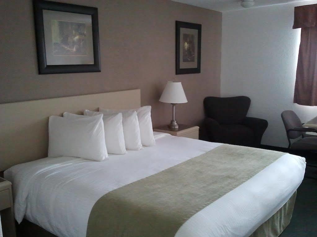 Super 8 By Wyndham Ab Motel 2*
