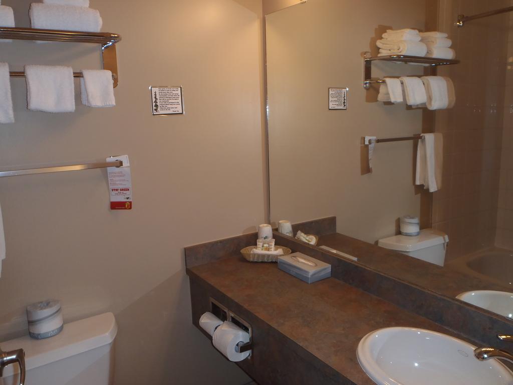 Super 8 By Wyndham Ab Motel 2*