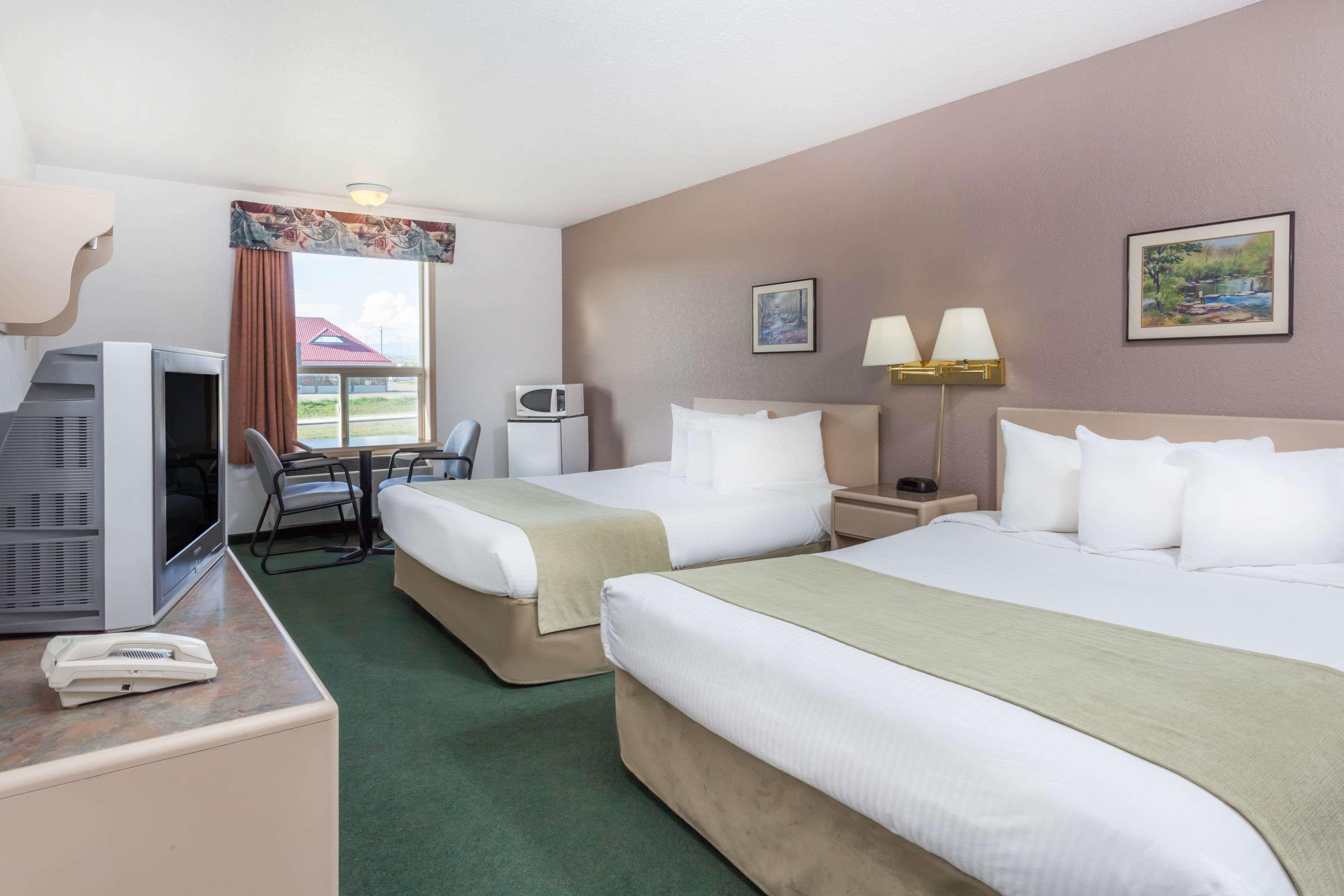 Super 8 By Wyndham Ab Motel