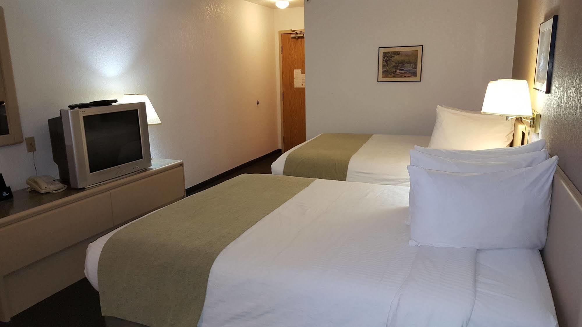 Super 8 By Wyndham Ab Motel 2*